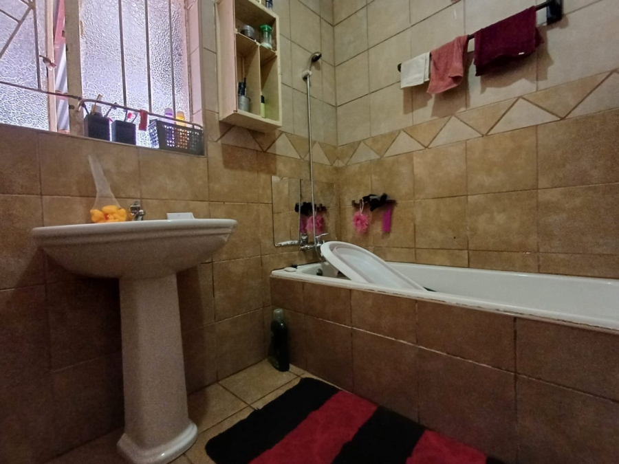 3 Bedroom Property for Sale in Roosheuwel Ext 2 North West